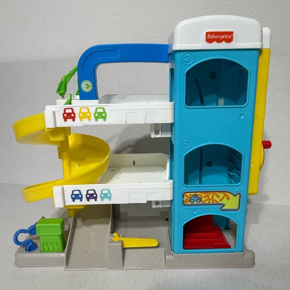 Fisher-Price Little People Helpful Neighbor's Garage and 2 Wheelie Cars - Picture 5 of 10